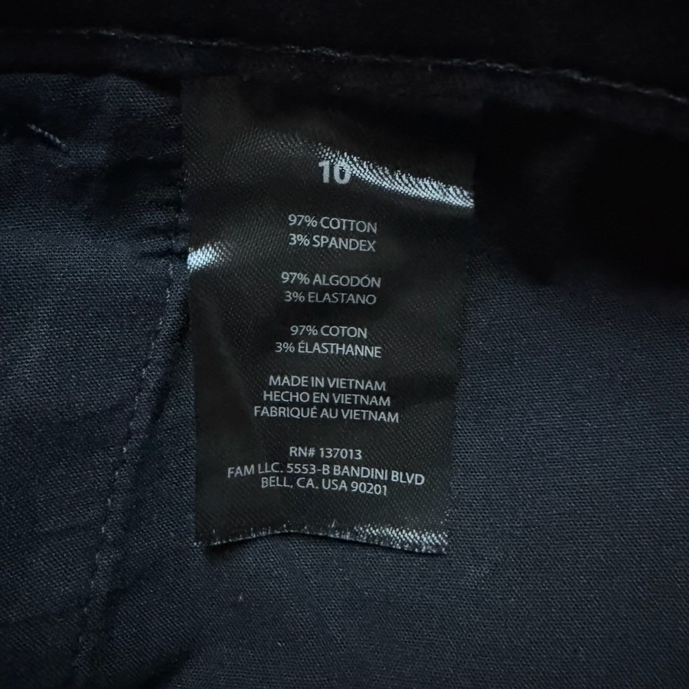 Banana Republic Pleated Front 5” Inseam Black Shorts - Picture 6 of 8